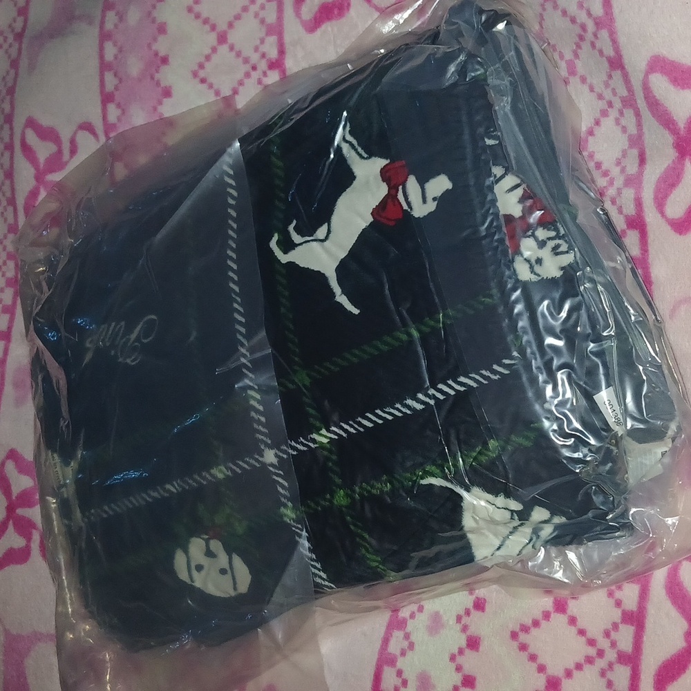 VS PINK Plaid Blanket with Dog Print NIP - Picture 3 of 3